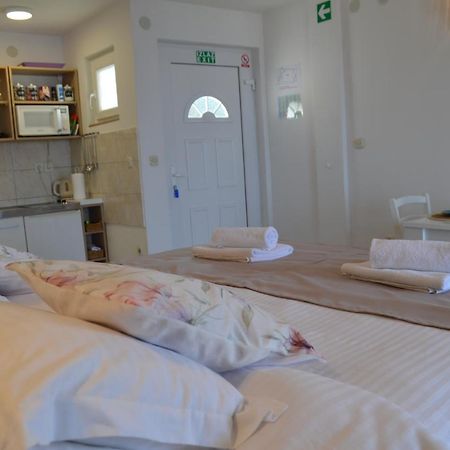 Apartmani Luan Vis Esterno foto