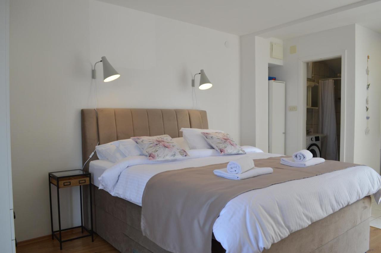 Apartmani Luan Vis Esterno foto