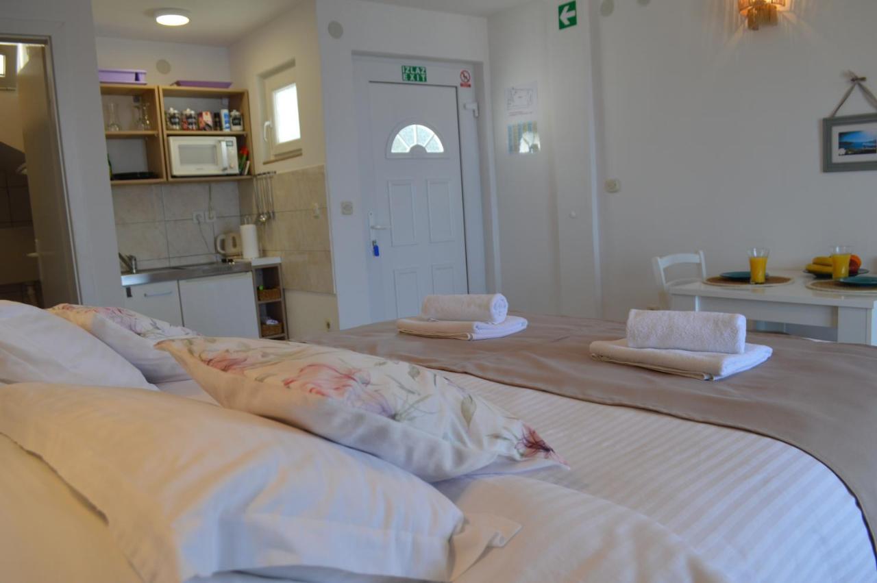 Apartmani Luan Vis Esterno foto