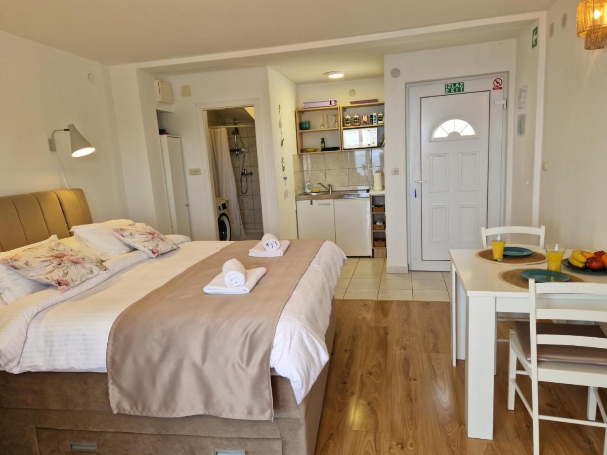 Apartmani Luan Vis Esterno foto