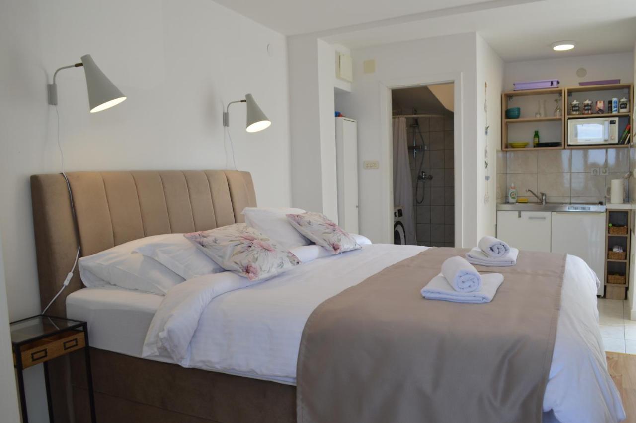 Apartmani Luan Vis Esterno foto
