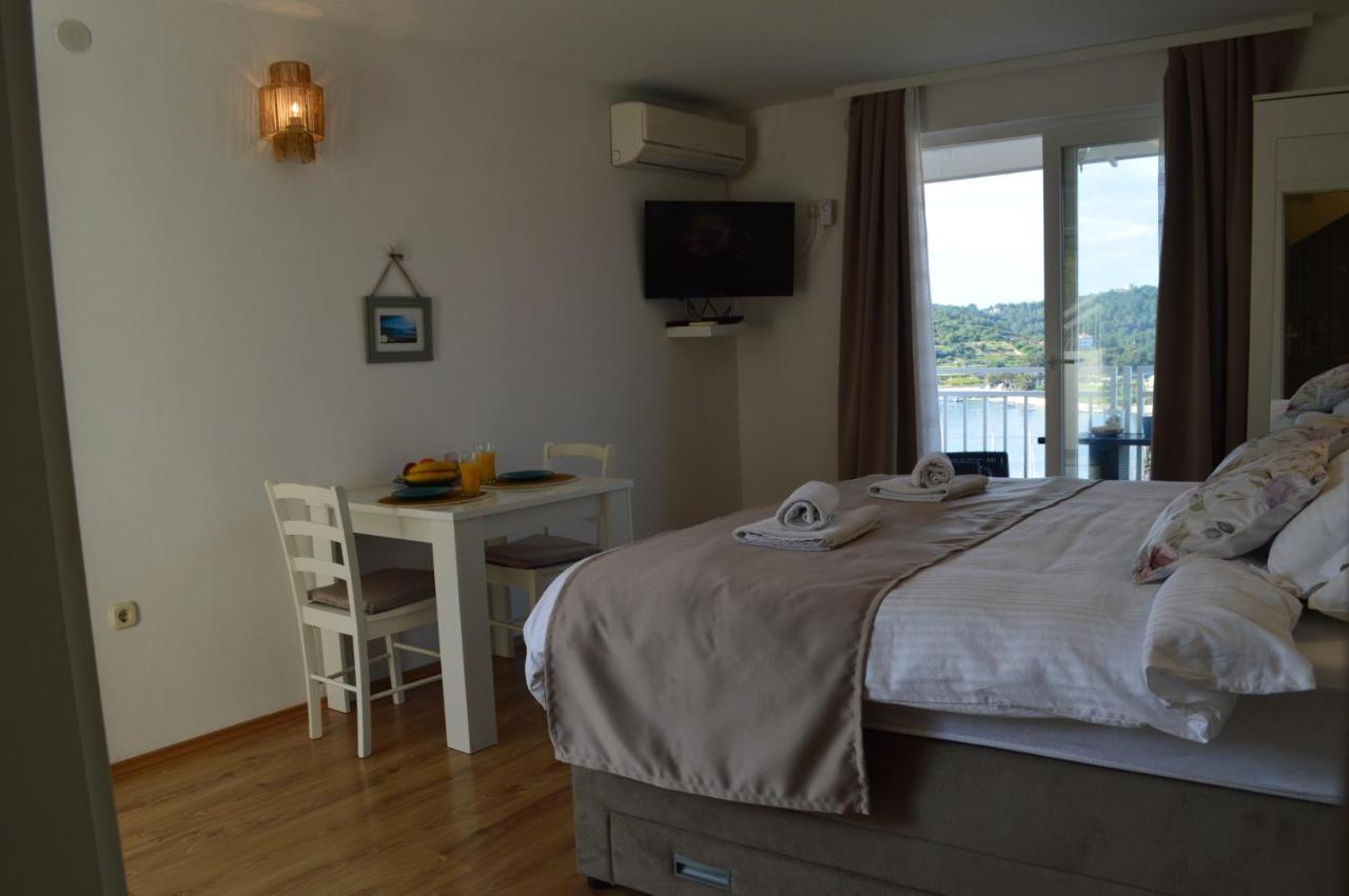 Apartmani Luan Vis Esterno foto