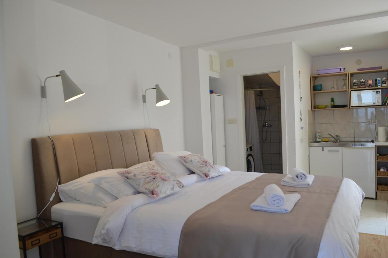 Apartmani Luan Vis Esterno foto
