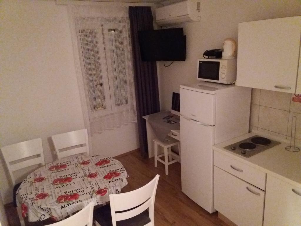 Apartmani Luan Vis Esterno foto