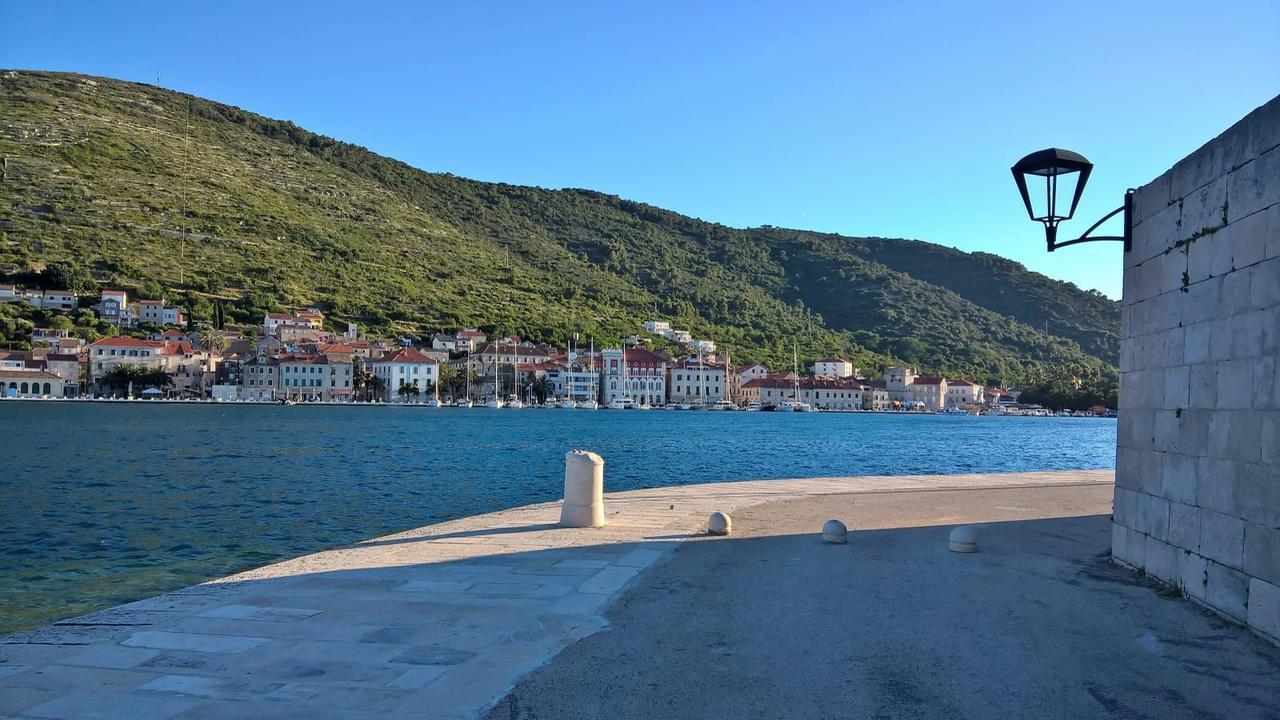 Apartmani Luan Vis Esterno foto
