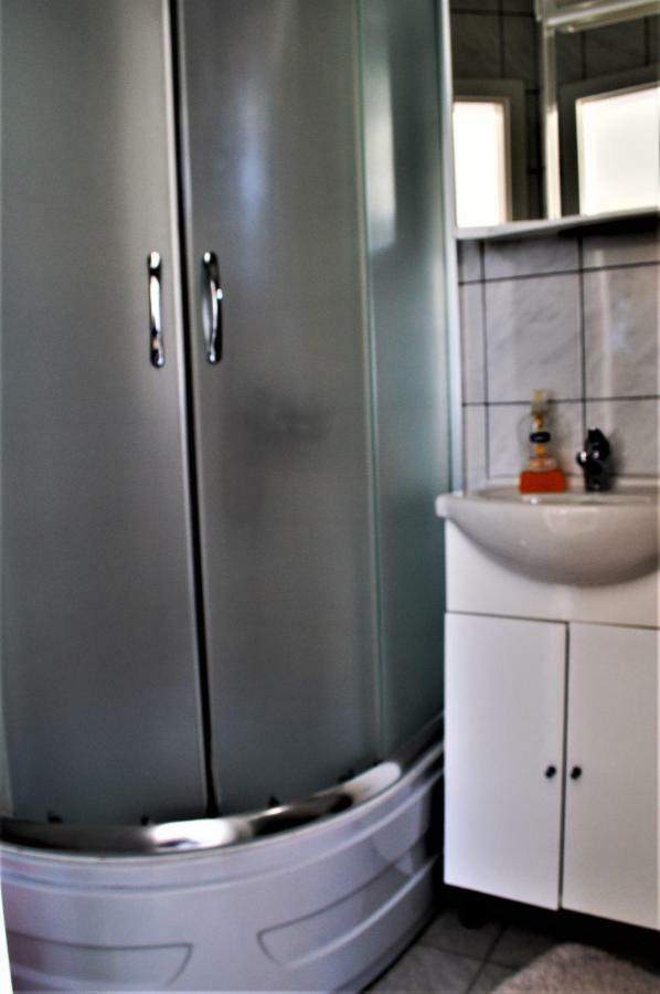 Apartmani Luan Vis Esterno foto